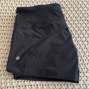 Lulu gently worn size 6 shorts